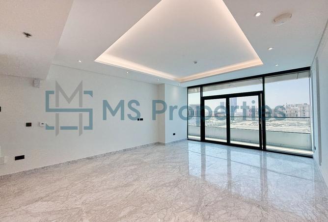 985358 - Property Image 3