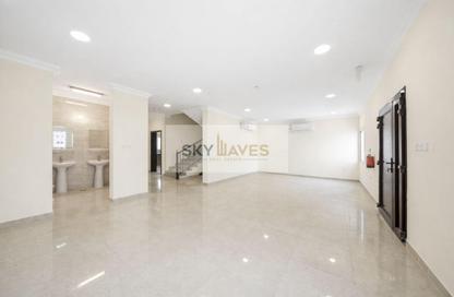 Villa - 6 Bedrooms - 6 Bathrooms for rent in Al Kheesa - Al Kheesa - Umm Salal Mohammed