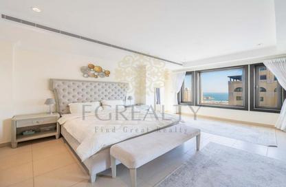 Apartment - 2 Bedrooms - 3 Bathrooms for sale in Tower 16 - Porto Arabia - The Pearl Island - Doha