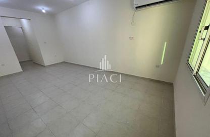 Apartment - 2 Bedrooms - 2 Bathrooms for rent in Al Mansoura - Al Mansoura - Doha