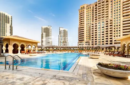 Apartment - 2 Bedrooms - 3 Bathrooms for rent in West Porto Drive - Porto Arabia - The Pearl Island - Doha