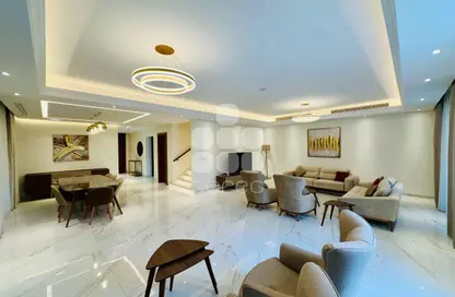 فيلا - 5 غرف نوم - 7 حمامات للايجار في حدائق فلورستا - حدائق فلورستا - جزيرة اللؤلؤة - الدوحة