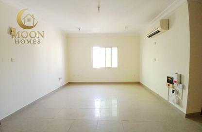 Apartment - 2 Bedrooms - 2 Bathrooms for rent in Umm Ghuwailina 4 - Umm Ghuwailina - Doha