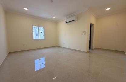 Villa - 6 - 7 for rent in Al Kheesa - Al Kheesa - Umm Salal Mohammed