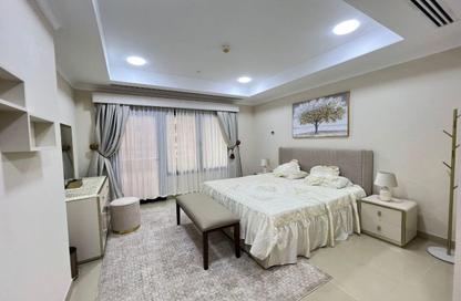 Apartment - 1 Bedroom - 2 Bathrooms for rent in Porto Arabia - The Pearl Island - Doha