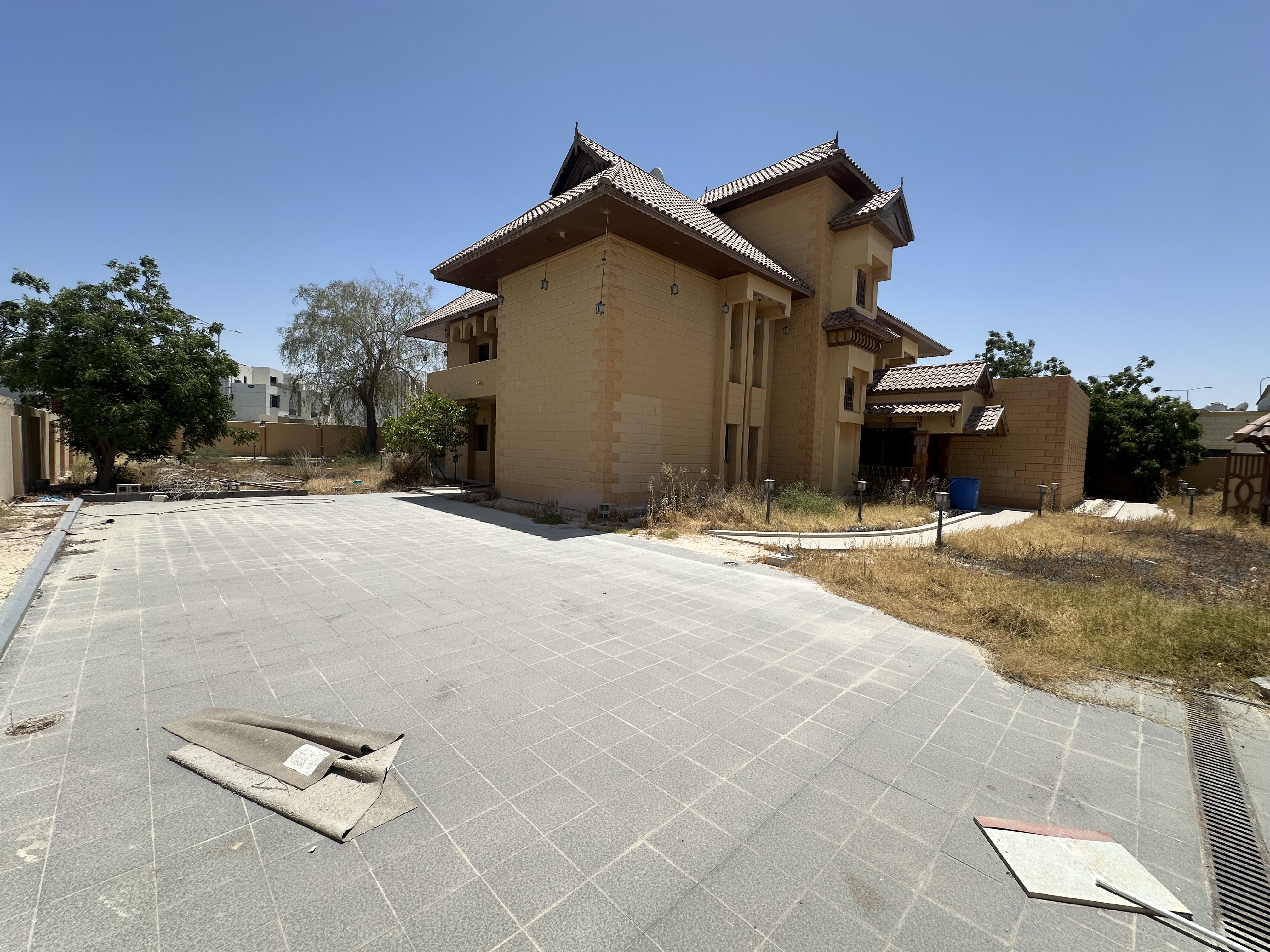 7+Maid Huge Villa Near Al Hazm Mall thumbnail 5
