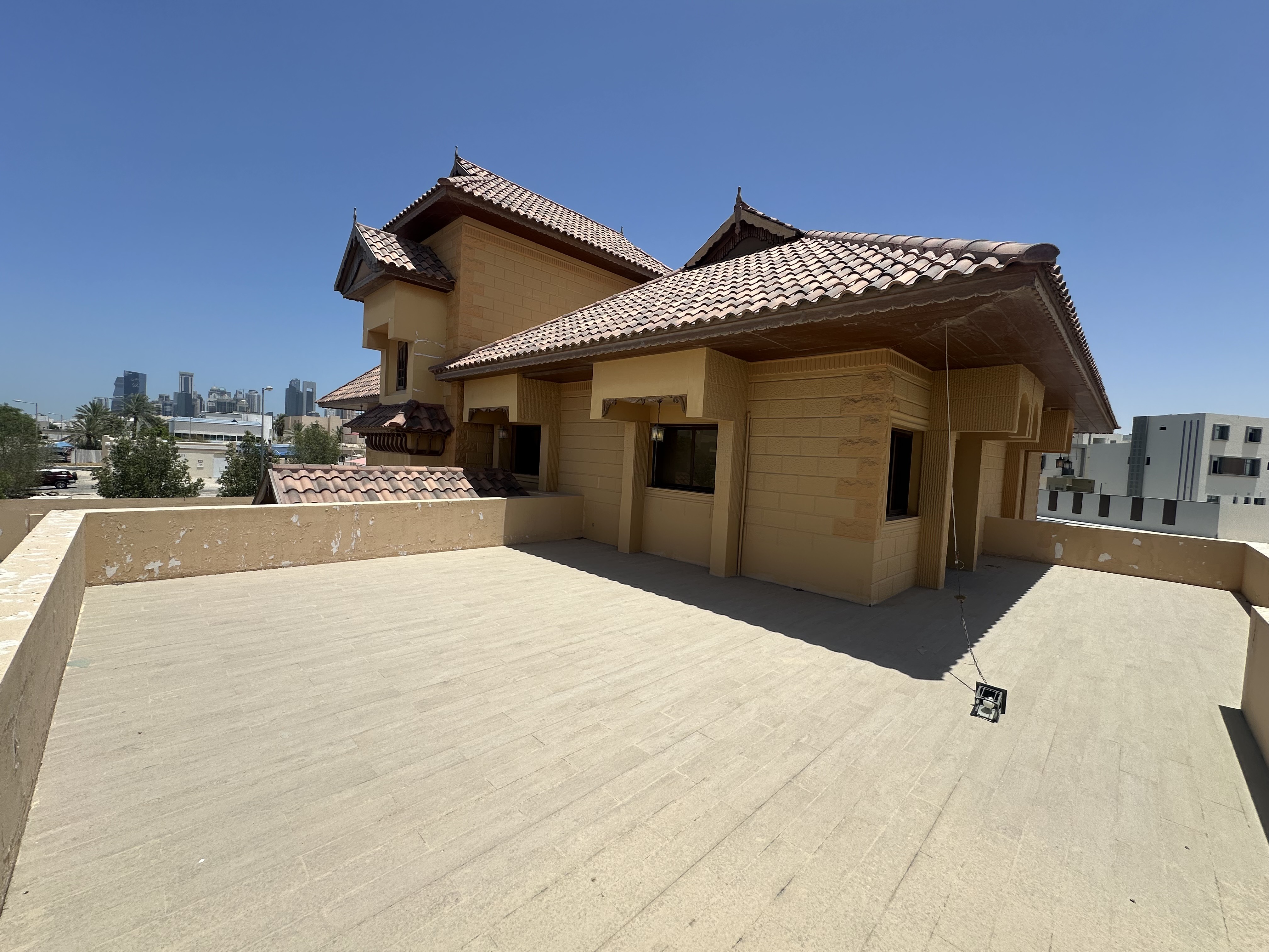 7+Maid Huge Villa Near Al Hazm Mall thumbnail 13