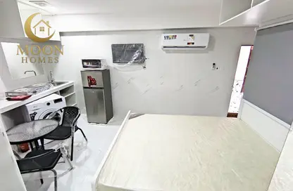 Apartment - Studio - 1 Bathroom for rent in Umm Ghuwailina 4 - Umm Ghuwailina - Doha