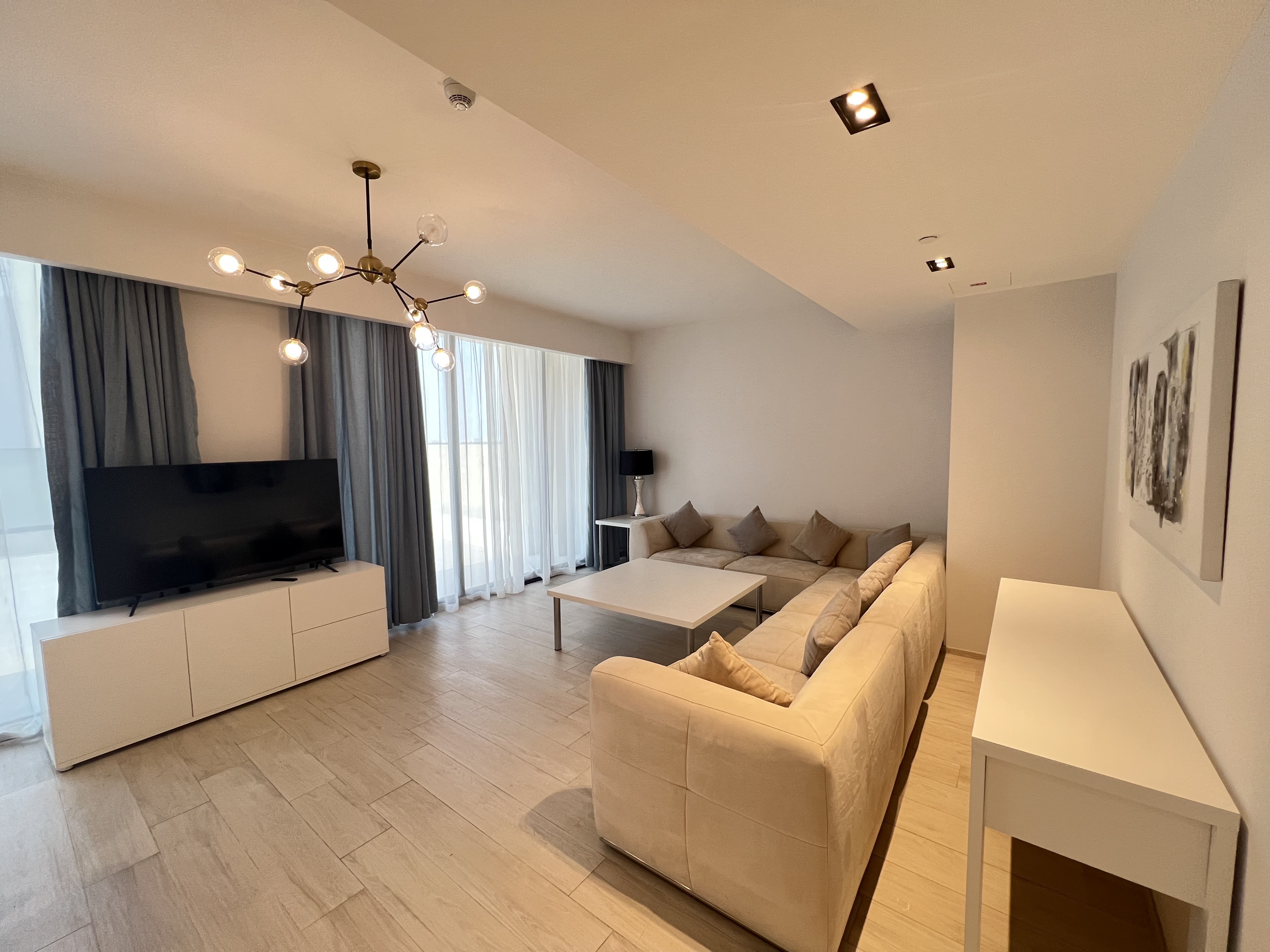 Huge unit | 3BR- FF with Terrace| bills included| - apartment in Al Erkyah City