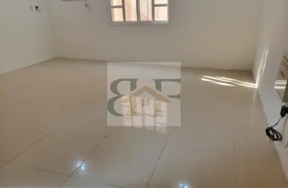 شقة - 3 غرف نوم - 2 حمامات للايجار في بن عمران - فريج بن عمران - الدوحة