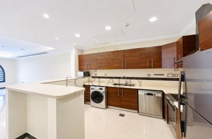 Apartment - 2 Bedrooms - 3 Bathrooms for rent in West Porto Drive - Porto Arabia - The Pearl Island - Doha