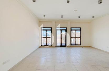Apartment - 1 Bedroom - 2 Bathrooms for rent in Carnaval - Qanat Quartier - The Pearl Island - Doha