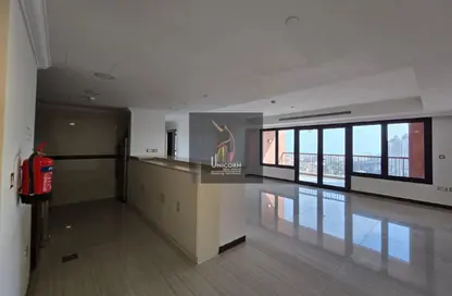 Apartment - 2 Bedrooms - 2 Bathrooms for rent in West Porto Drive - Porto Arabia - The Pearl Island - Doha