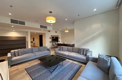 Apartment - 4 Bedrooms - 6 Bathrooms for rent in Anas Street - Fereej Bin Mahmoud North - Fereej Bin Mahmoud - Doha