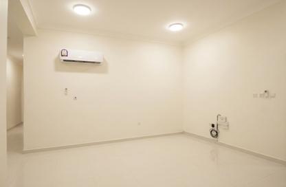 Apartment - 2 - 2 for rent in Bin Omran 35 - Fereej Bin Omran - Doha