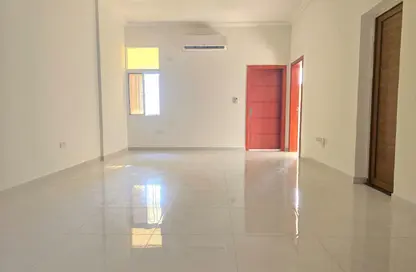 Apartment - 2 Bedrooms - 2 Bathrooms for rent in Al Aziziyah - Al Aziziyah - Doha