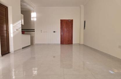 Apartment - 2 Bedrooms - 2 Bathrooms for rent in Al Aziziyah - Al Aziziyah - Doha