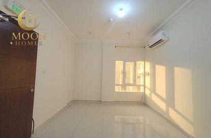 Apartment - 1 Bedroom - 1 Bathroom for rent in Umm Ghuwailina 4 - Umm Ghuwailina - Doha