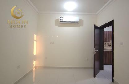 Apartment - 1 Bedroom - 1 Bathroom for rent in Umm Ghuwailina 4 - Umm Ghuwailina - Doha