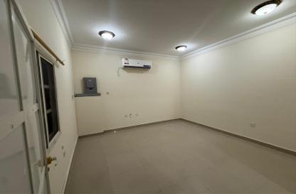 Apartment - 1 Bedroom - 1 Bathroom for rent in Umm Al Seneem Street - Ain Khaled - Doha