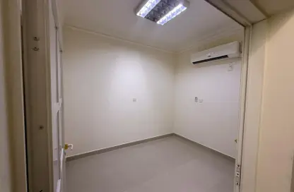 Apartment - 1 Bedroom - 1 Bathroom for rent in Umm Al Seneem Street - Ain Khaled - Doha