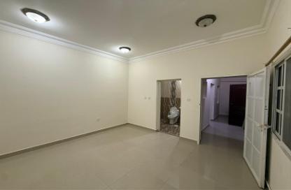 Apartment - 1 Bedroom - 1 Bathroom for rent in Umm Al Seneem Street - Ain Khaled - Doha