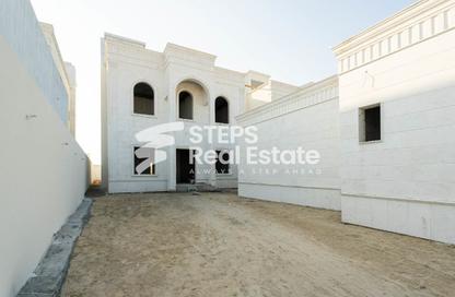 Villa - 7 - 7+ for sale in Umm Qarn - Al Daayen