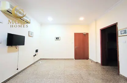 Apartment - 1 Bedroom - 1 Bathroom for rent in Umm Ghuwailina 4 - Umm Ghuwailina - Doha