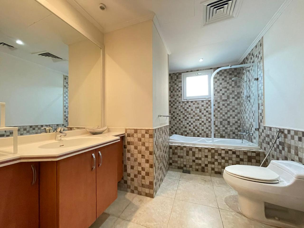 Luxury 3BHK + Maid | Furnished | Porto Arabia thumbnail 15