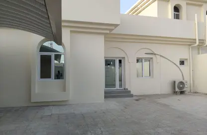 فيلا - 3 غرف نوم - 4 حمامات للايجار في منطقة الداون تاون - وسط المدينة - الخور