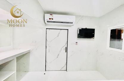 Apartment - Studio - 1 Bathroom for rent in Umm Ghuwailina 4 - Umm Ghuwailina - Doha