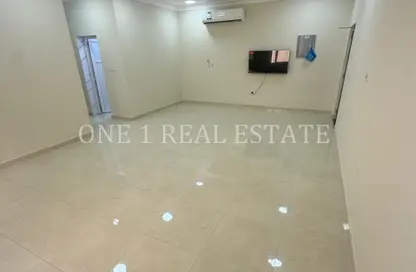 Apartment - 2 Bedrooms - 3 Bathrooms for rent in Al Nasr Street - Al Nasr - Doha
