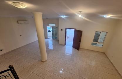 Villa - 5 - 5 for rent in Ammar Bin Yasser Street - Al Aziziyah - Doha