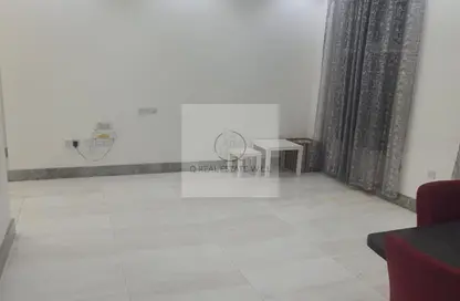 Apartment - 2 Bedrooms - 1 Bathroom for rent in Al Muntazah Street - Al Muntazah - Doha