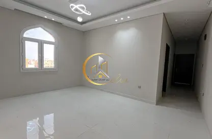 شقة - 2 غرف نوم - 2 حمامات للايجار في شارع المطار القديم - طريق المطار القديم - الدوحة