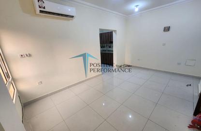 Apartment - 1 Bedroom - 1 Bathroom for rent in Umm Ghuwalina - Umm Ghuwailina - Doha