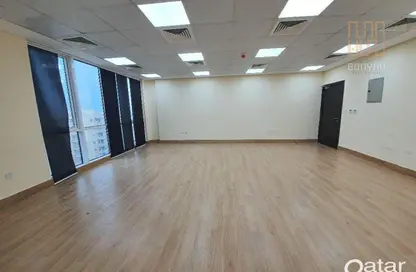 مساحات مكتبية - غرفة نوم - 2 حمامات للايجار في شارع الكورنيش - شارع الكورنيش - الدوحة