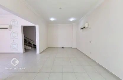 Villa - 5 Bedrooms - 5 Bathrooms for rent in Al Kheesa - Al Kheesa - Umm Salal Mohammed