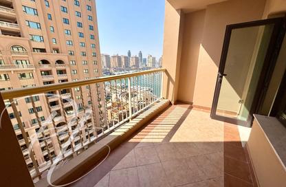 Apartment - 1 - 2 for sale in Tower 28 - Porto Arabia - The Pearl Island - Doha