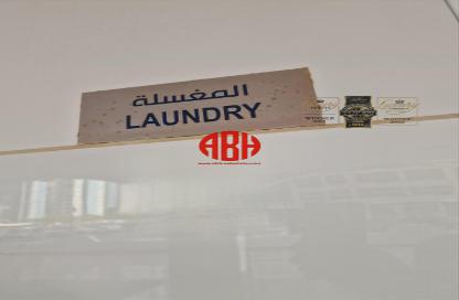 Shop - Studio - 1 Bathroom for rent in West Bay Tower - West Bay - West Bay - Doha