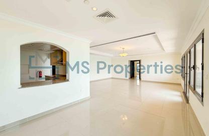 Apartment - 2 Bedrooms - 3 Bathrooms for rent in West Porto Drive - Porto Arabia - The Pearl Island - Doha