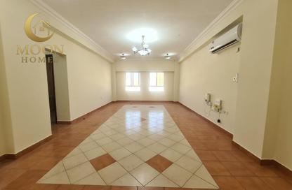 Apartment - 2 Bedrooms - 2 Bathrooms for rent in Umm Ghwailina Comm - Umm Ghuwalina - Umm Ghuwailina - Doha
