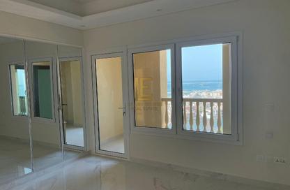 Apartment - 2 Bedrooms - 3 Bathrooms for rent in Porto Arabia - The Pearl Island - Doha