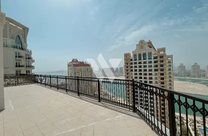 Penthouse - 3 Bedrooms - 4 Bathrooms for rent in Floresta Gardens - Floresta Gardens - The Pearl Island - Doha