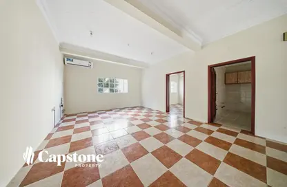 Apartment - 3 Bedrooms - 2 Bathrooms for rent in Muntazah 13 - Al Muntazah - Doha