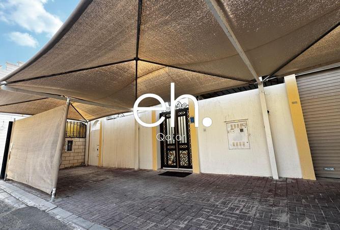 Clean & spacious 6 BHK behind Dar salam mall