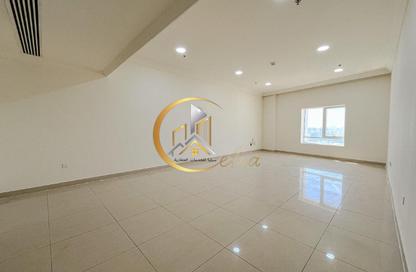Apartment - 3 Bedrooms - 2 Bathrooms for rent in Al Bida'a Tower - Corniche Road - Corniche Road - Doha
