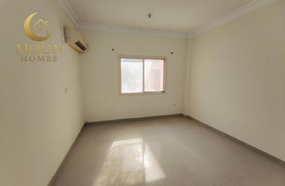 Apartment - 1 Bedroom - 2 Bathrooms for rent in Umm Ghwailina Comm - Umm Ghuwalina - Umm Ghuwailina - Doha Apartment - 1 Bedroom - 2 Bathrooms for rent in Umm Ghwailina Comm - Umm Ghuwalina - Umm Ghuwailina - Doha