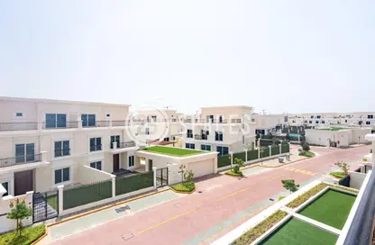 Villa - 6 Bedrooms - 7 Bathrooms for rent in The Garden - Floresta Gardens - The Pearl Island - Doha