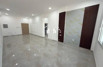 شقة - 2 غرف نوم - 2 حمامات للايجار في العزيزية - العزيزية - الدوحة